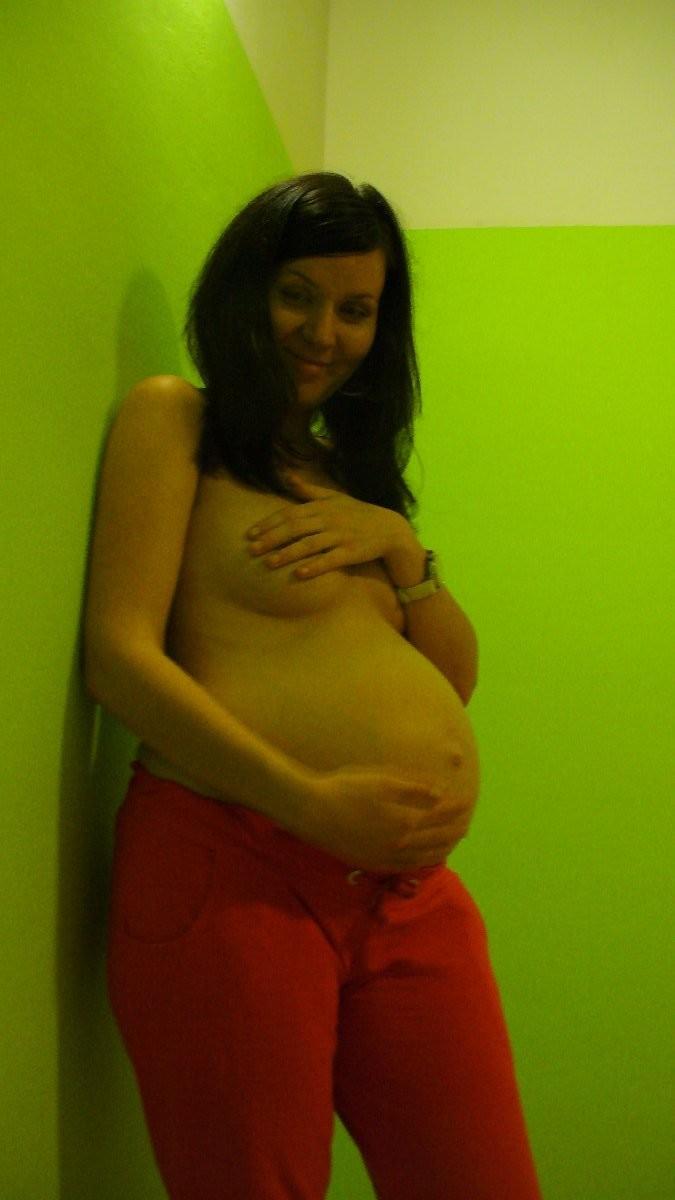 Pregnant Amateur Girlfriend 14