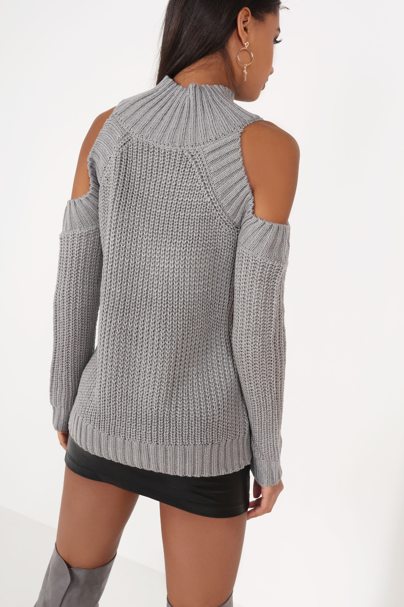 uliv grey cold shoulder knit top 4